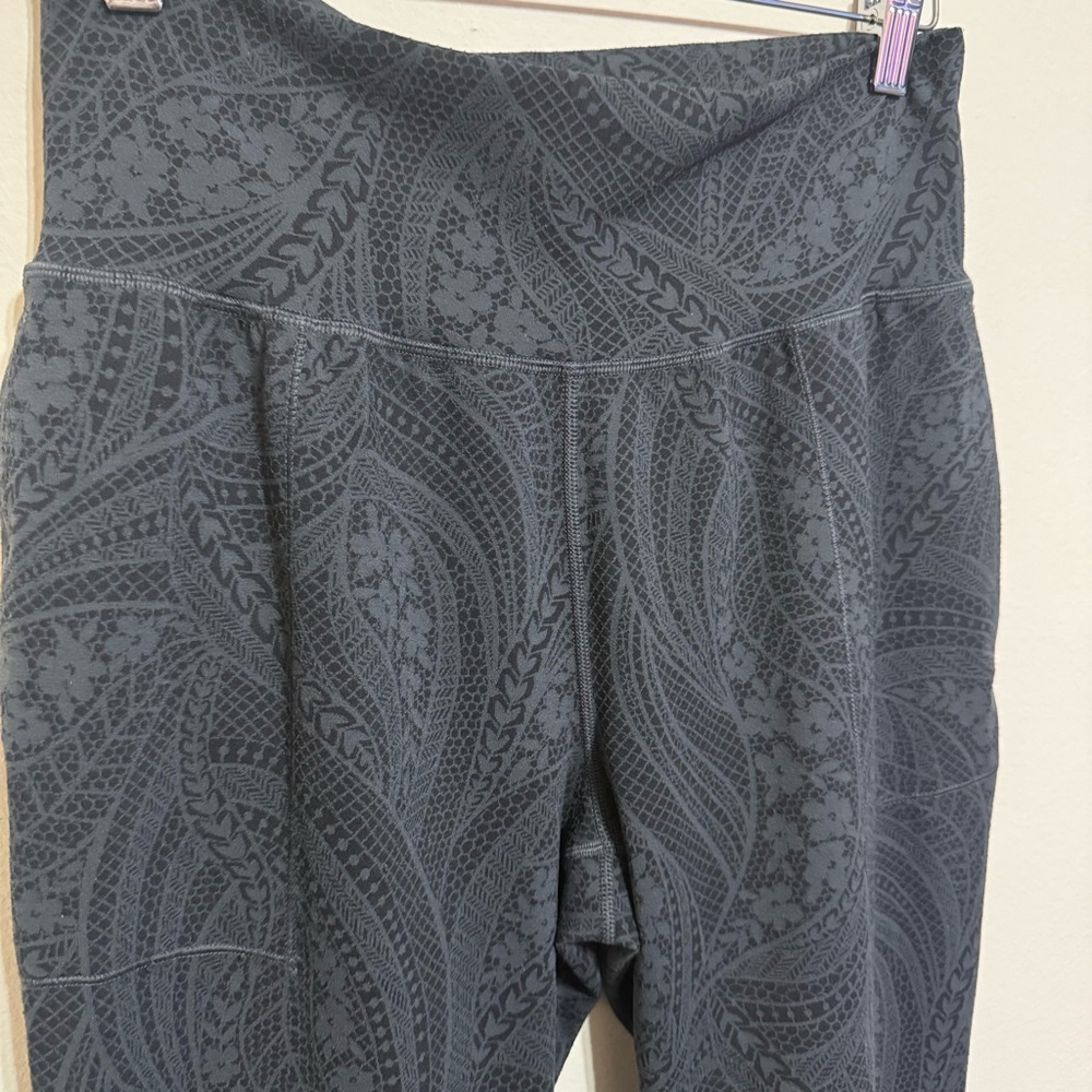 Athleta Salutation Textured Gray Patterned Jogger… - image 3